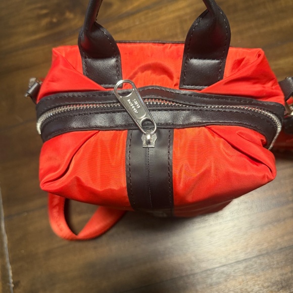 Steve Madden Sling / Crossbody Nylon Bag Bfuria Tik Tok Red & Black Convertible - Picture 3 of 4